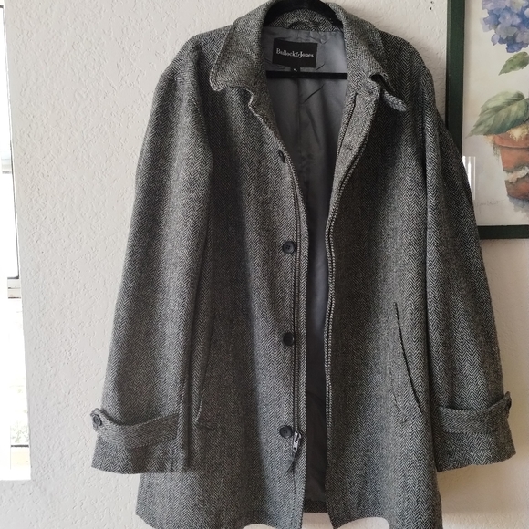 Handwoven Scottish Tweed Men's Overcoat by Bullock and Jones - Picture 4 of 5